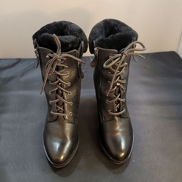 JOHNSON &MURPHY ROCHELLE WOMEN'S LACE-UP BLOCK HEEL BOOT - Picture 2 of 16